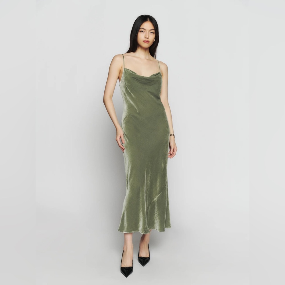 Salamanca Dress by Reformation SZ 6 in Artichoke Velvet.